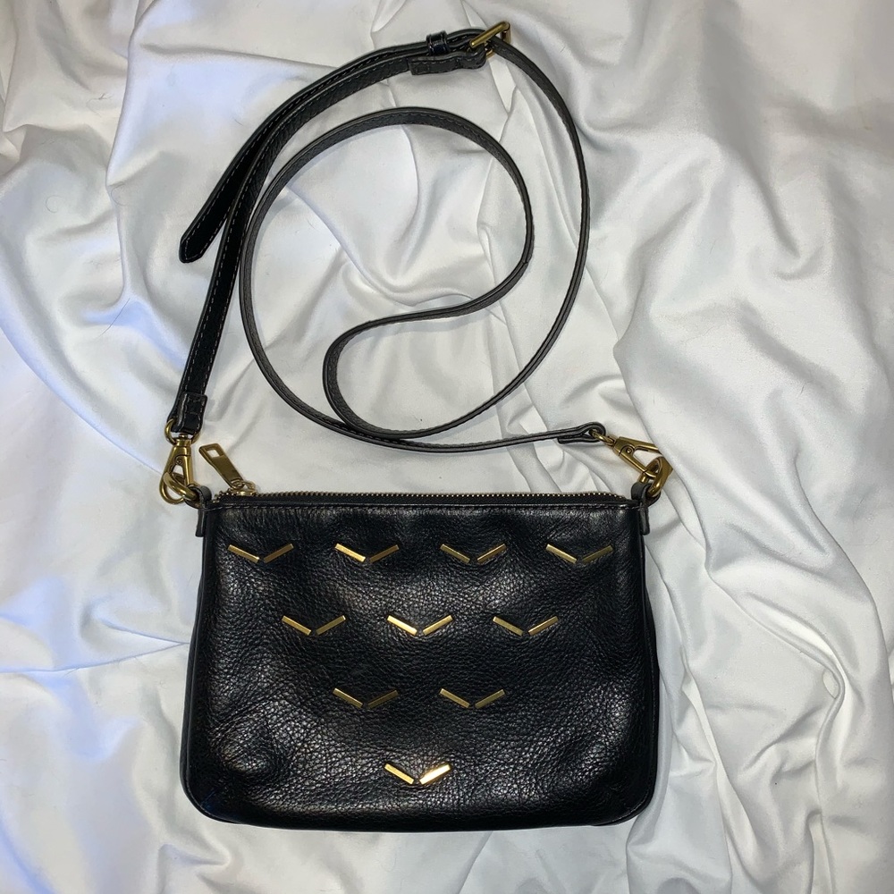💛 Fossil Chevron Detail Pebble Leather Crossbody